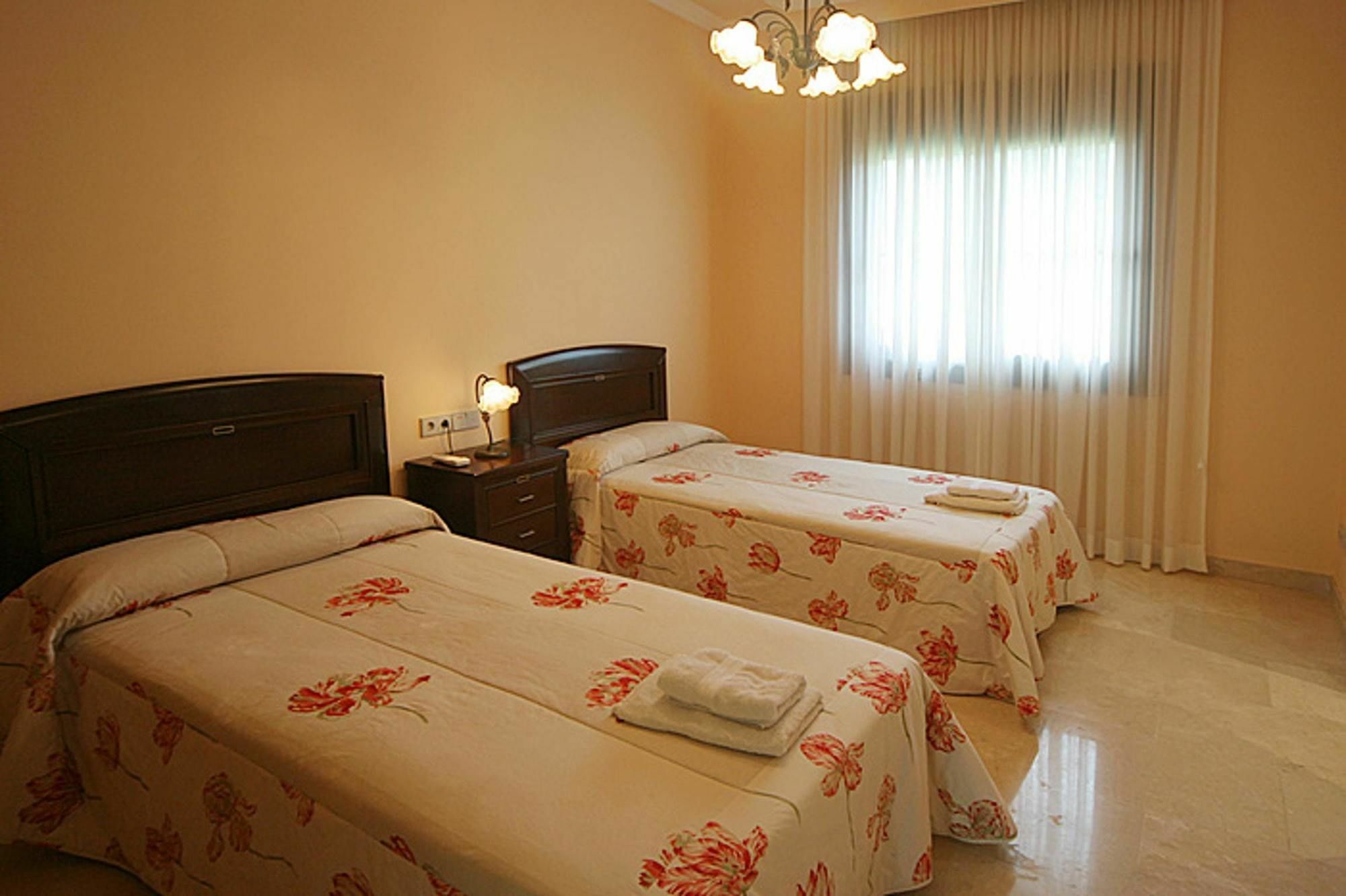 Villa With 4 Bedrooms In Las Lagunas De Mijas, With Wonderful Mountain Экстерьер фото